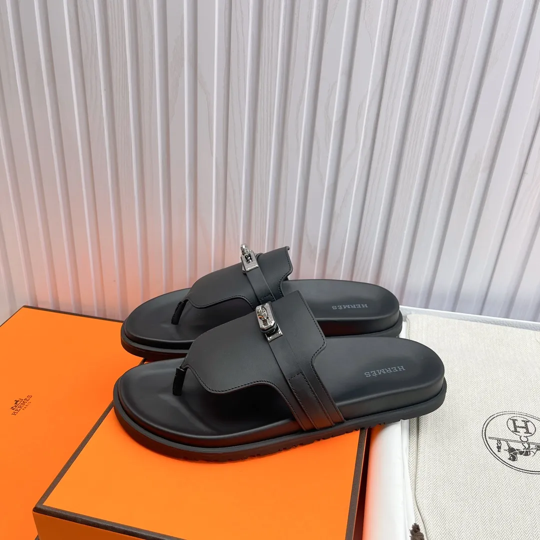 👟👟Ex-factory price 480👟👟 High version of Hermes 🐎The extremely popular couple's second uncle slippers/the latest snake print sandals and slippers, paired with various colorful socks, so trendy!  ———————— Upper: imported cowhide/Lining: imported cowhide Outsole: Tpu non-slip and wear-resistant outsole Female 36-46.